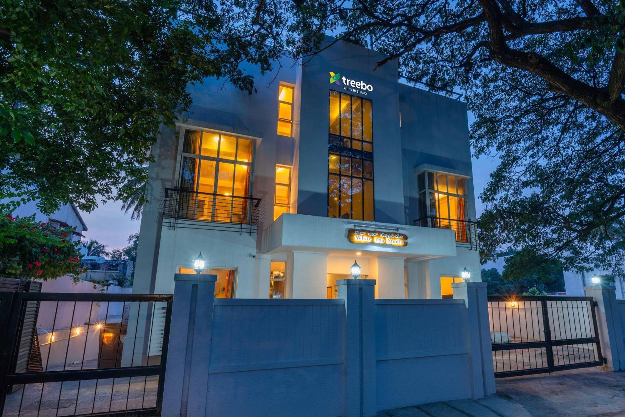 Treebo Ivory White Inn Bangalore Bagian luar foto