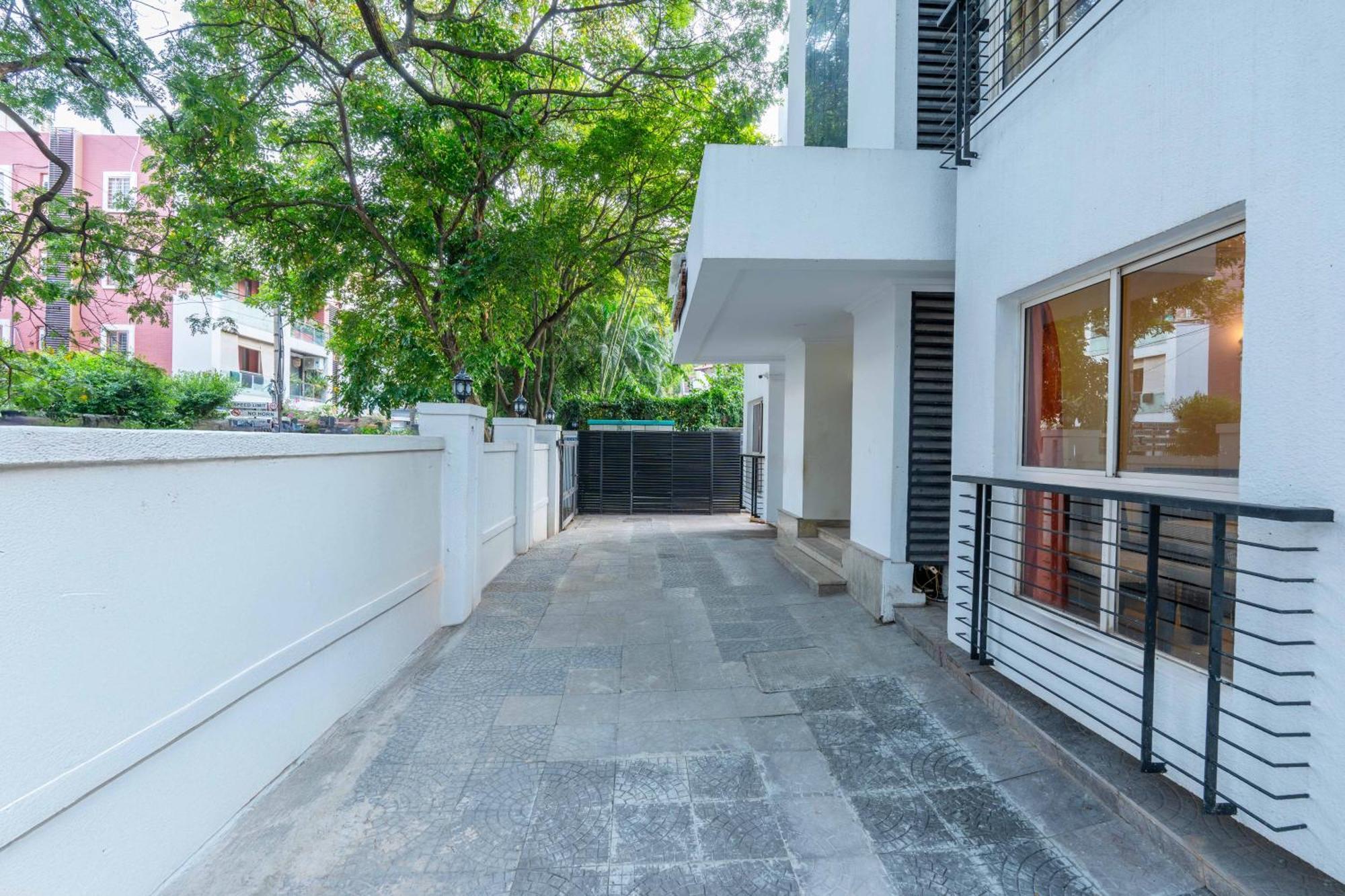 Treebo Ivory White Inn Bangalore Bagian luar foto