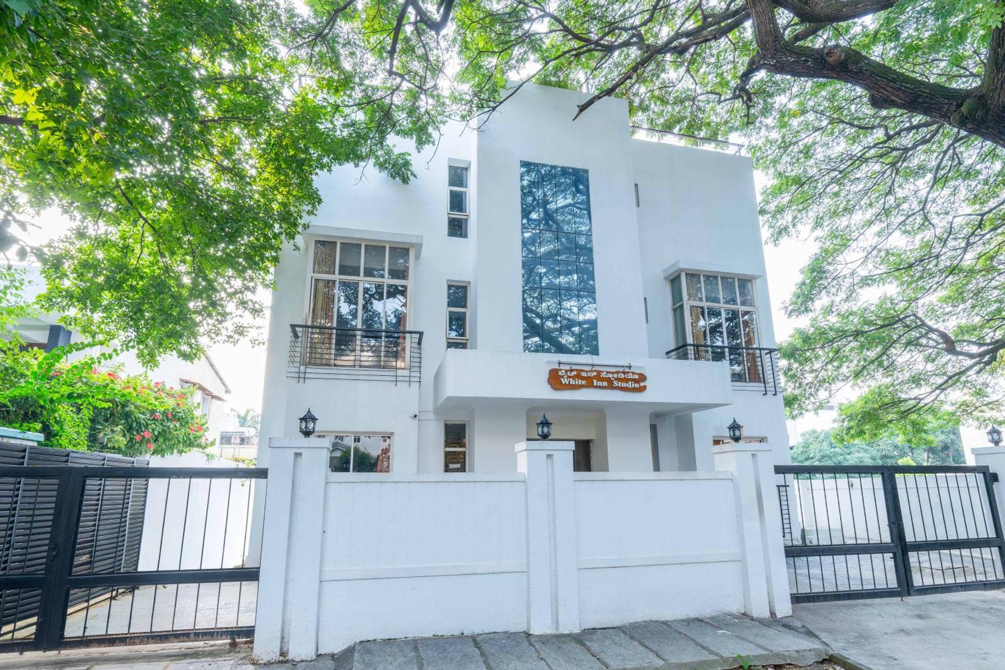 Treebo Ivory White Inn Bangalore Bagian luar foto