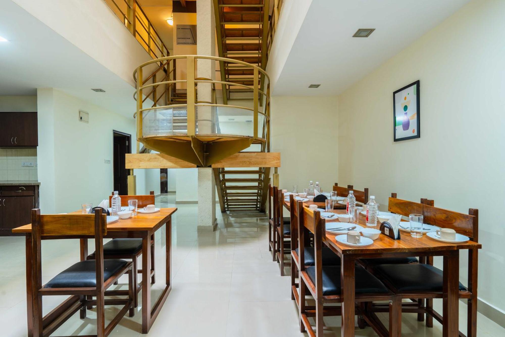 Treebo Ivory White Inn Bangalore Bagian luar foto